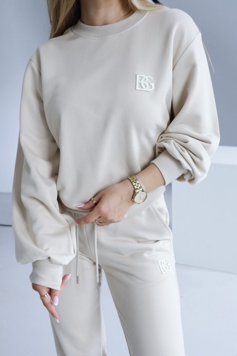 Bluza damska bez kaptura z haftowanym logo BG BASIC – jasny beż