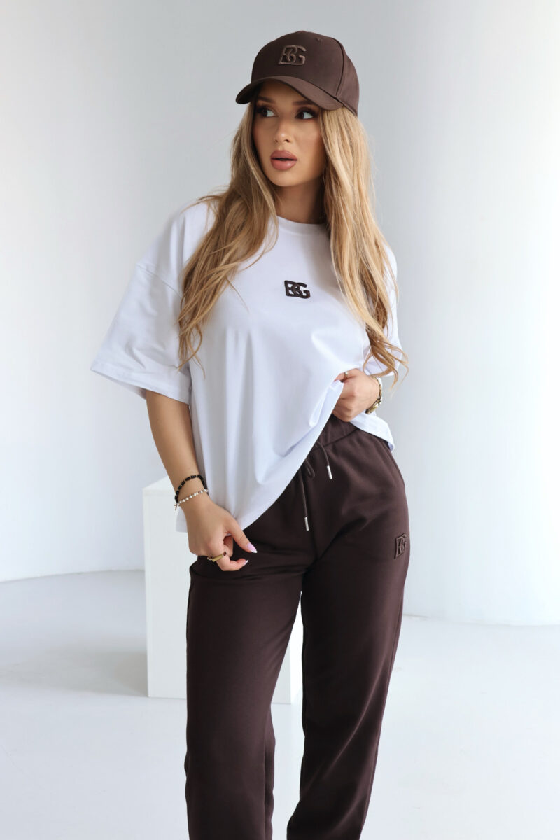 T-shirt damski oversize boxy fit z haftowanym logo BG OCEAN – biały/gorzka czekolada