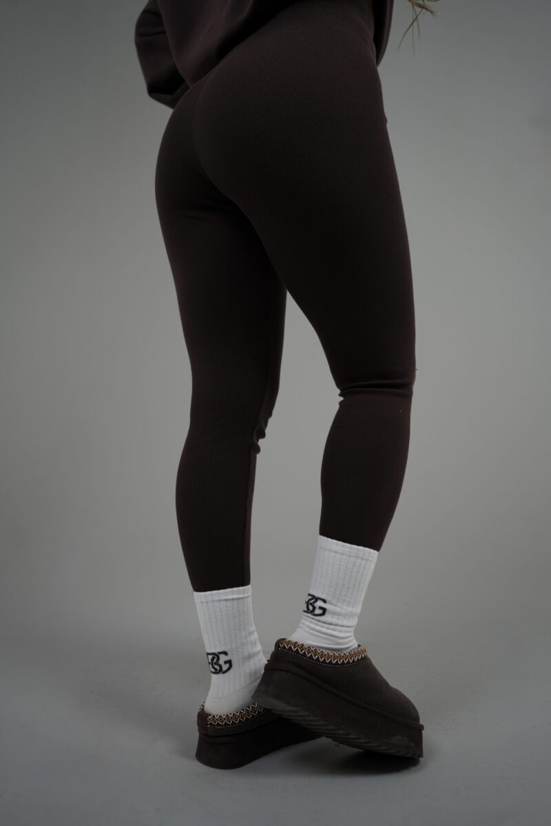 Skarpetki unisex z monogramem BG STEP – białe / wzór czekolada