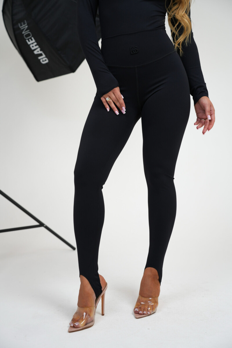 Legginsy damskie modelujące z wysokim stanem i strzemiączkami BG DEFINE – czarny