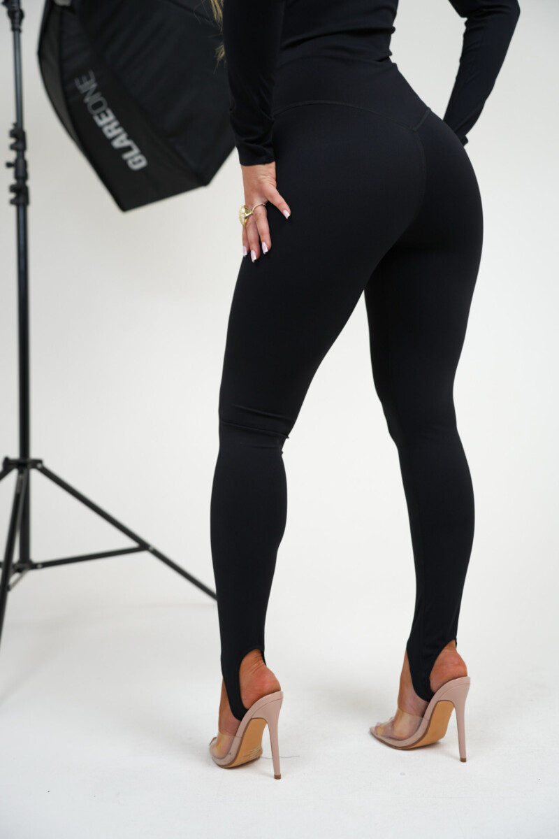 Legginsy damskie modelujące z wysokim stanem i strzemiączkami BG DEFINE – czarny