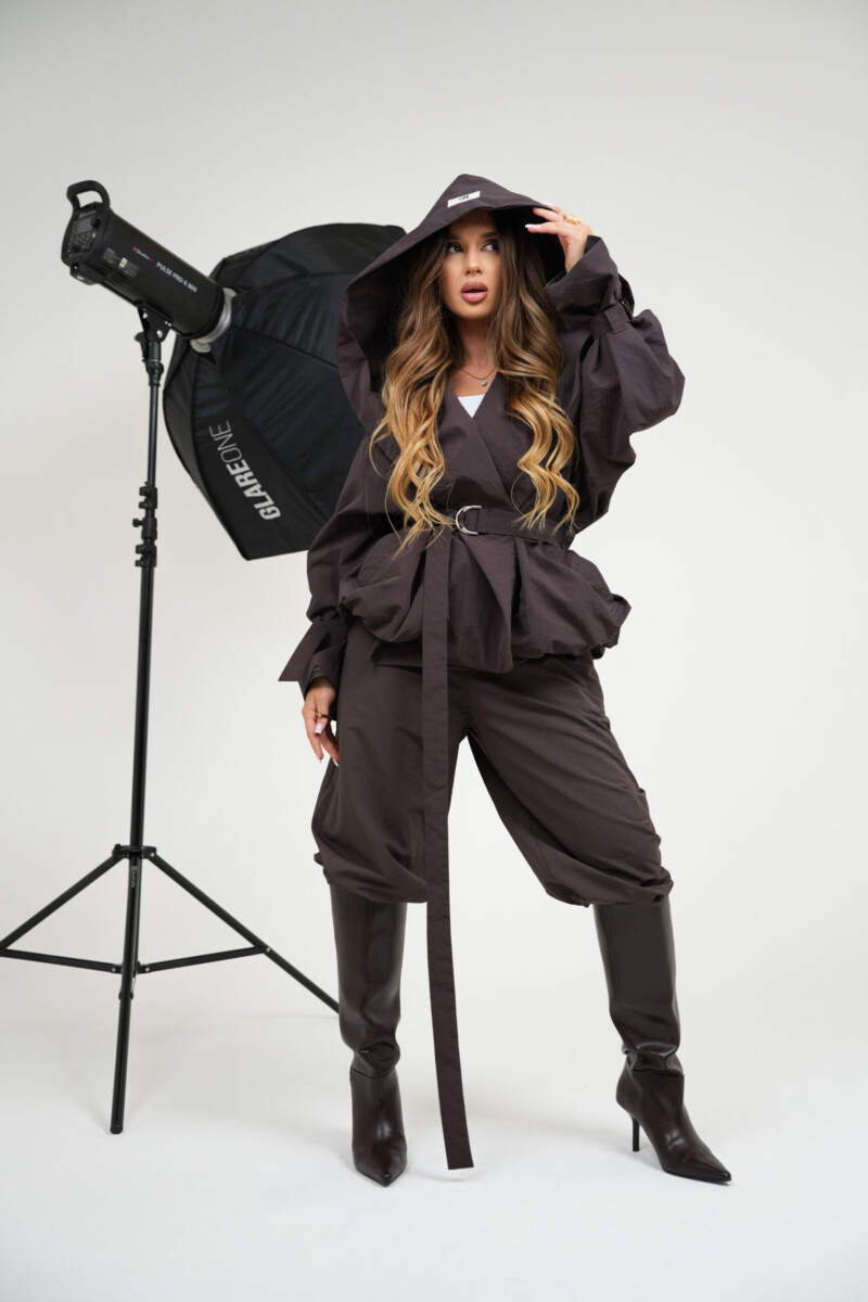 Kurtka damska oversize kopertowa z kapturem BG VEIL – gorzka czekolada